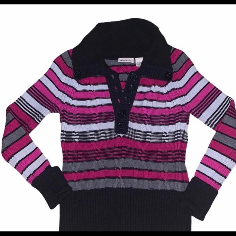 super cute DKNY sweater! size is a M but could fit a large imo.
